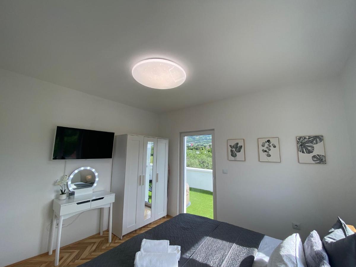 Apartment Milena Kastela Mit Whirlpool Exteriör bild