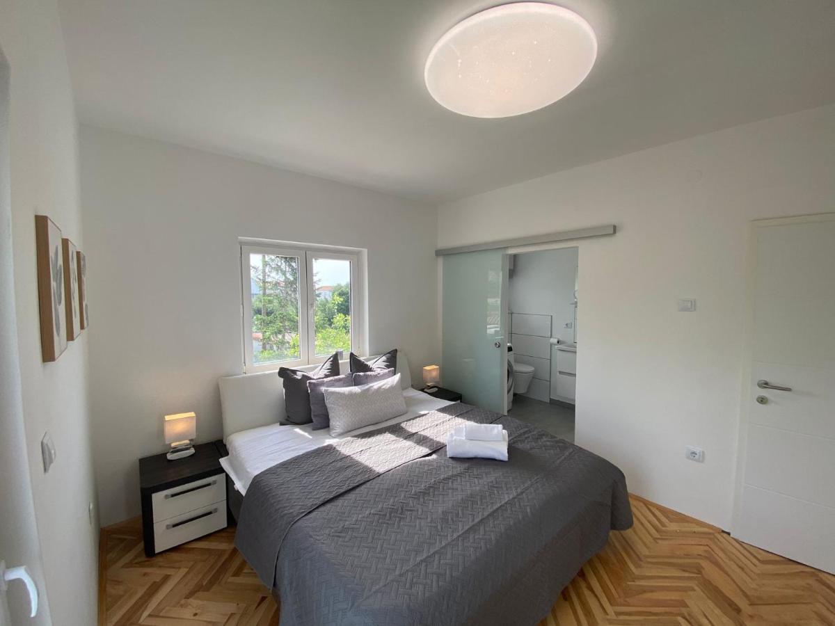 Apartment Milena Kastela Mit Whirlpool Exteriör bild