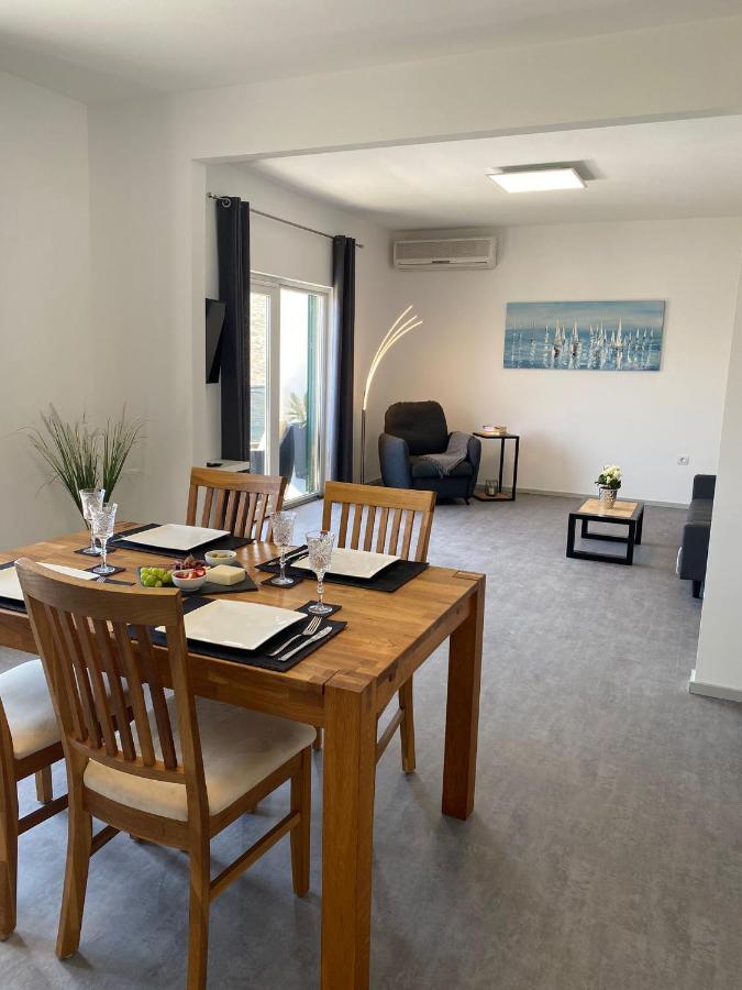 Apartment Milena Kastela Mit Whirlpool Exteriör bild
