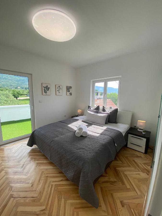 Apartment Milena Kastela Mit Whirlpool Exteriör bild
