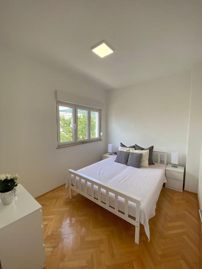 Apartment Milena Kastela Mit Whirlpool Exteriör bild