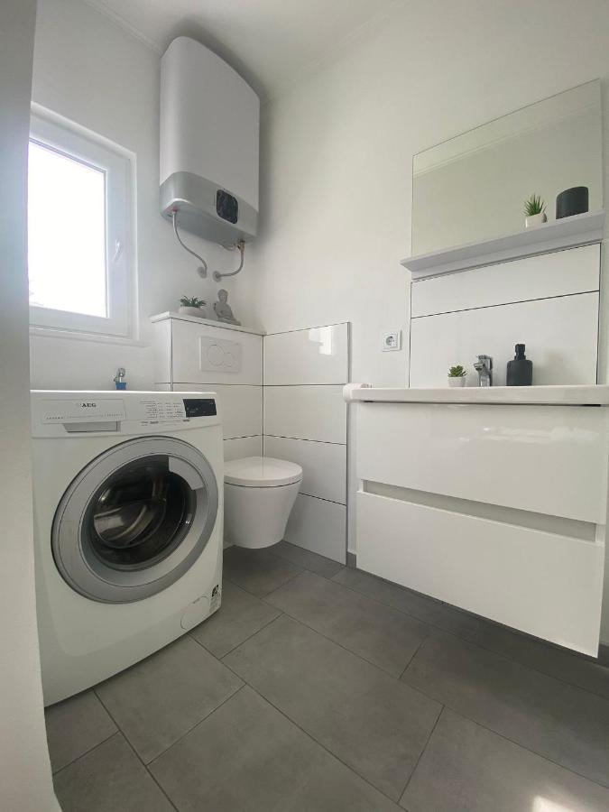 Apartment Milena Kastela Mit Whirlpool Exteriör bild